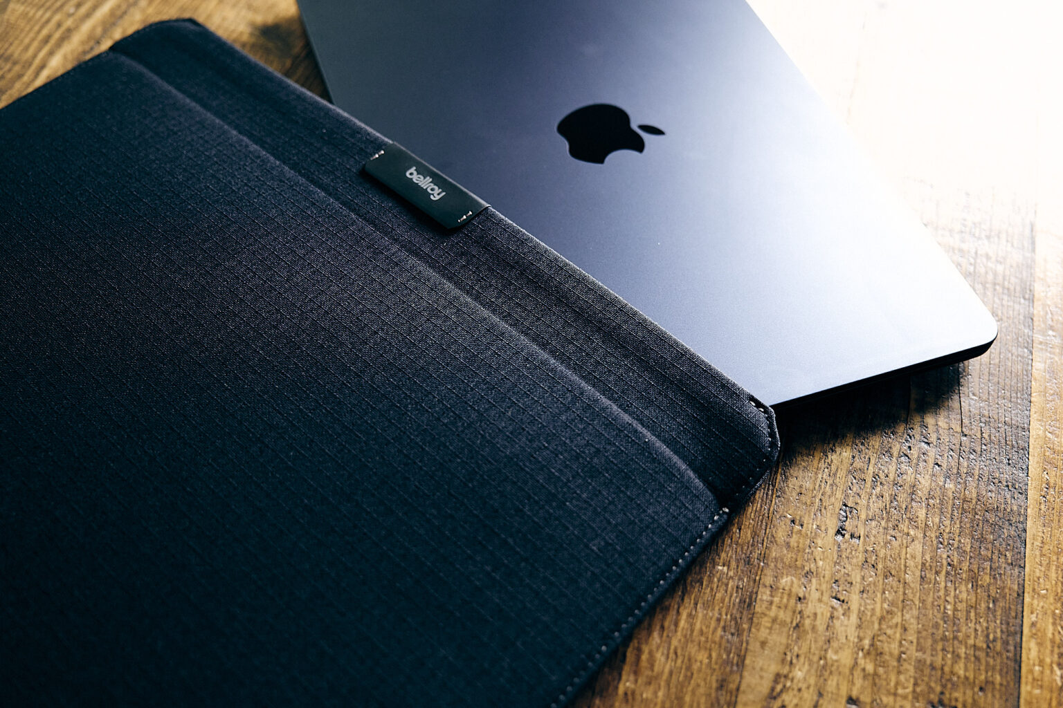 MacBook Airを守りたい！ぴったりのパソコンケースを購入しました｜bellroy Laptop Sleeve vanessa's